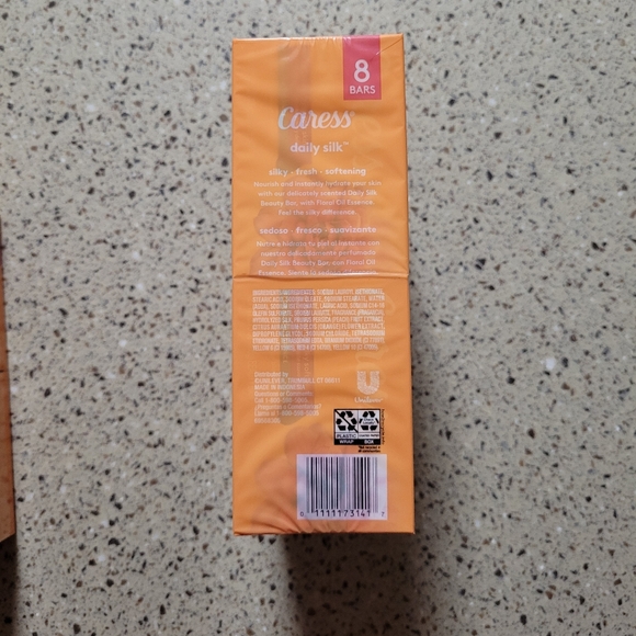 8 Bars Caress Daily Silk Beauty Bar Soap Floral Oil Essence White Peach & Orange - Picture 2 of 3